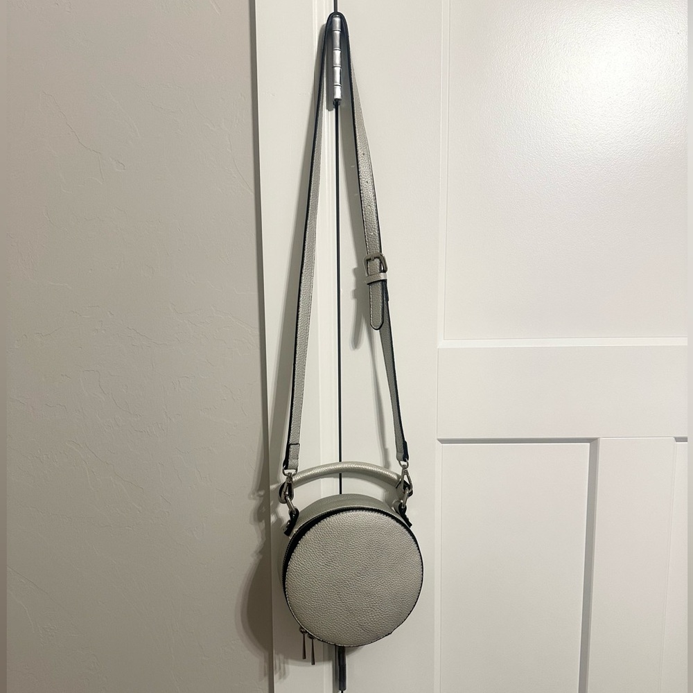 Topshop Round Sliver Crossbody Bag - Picture 5 of 13
